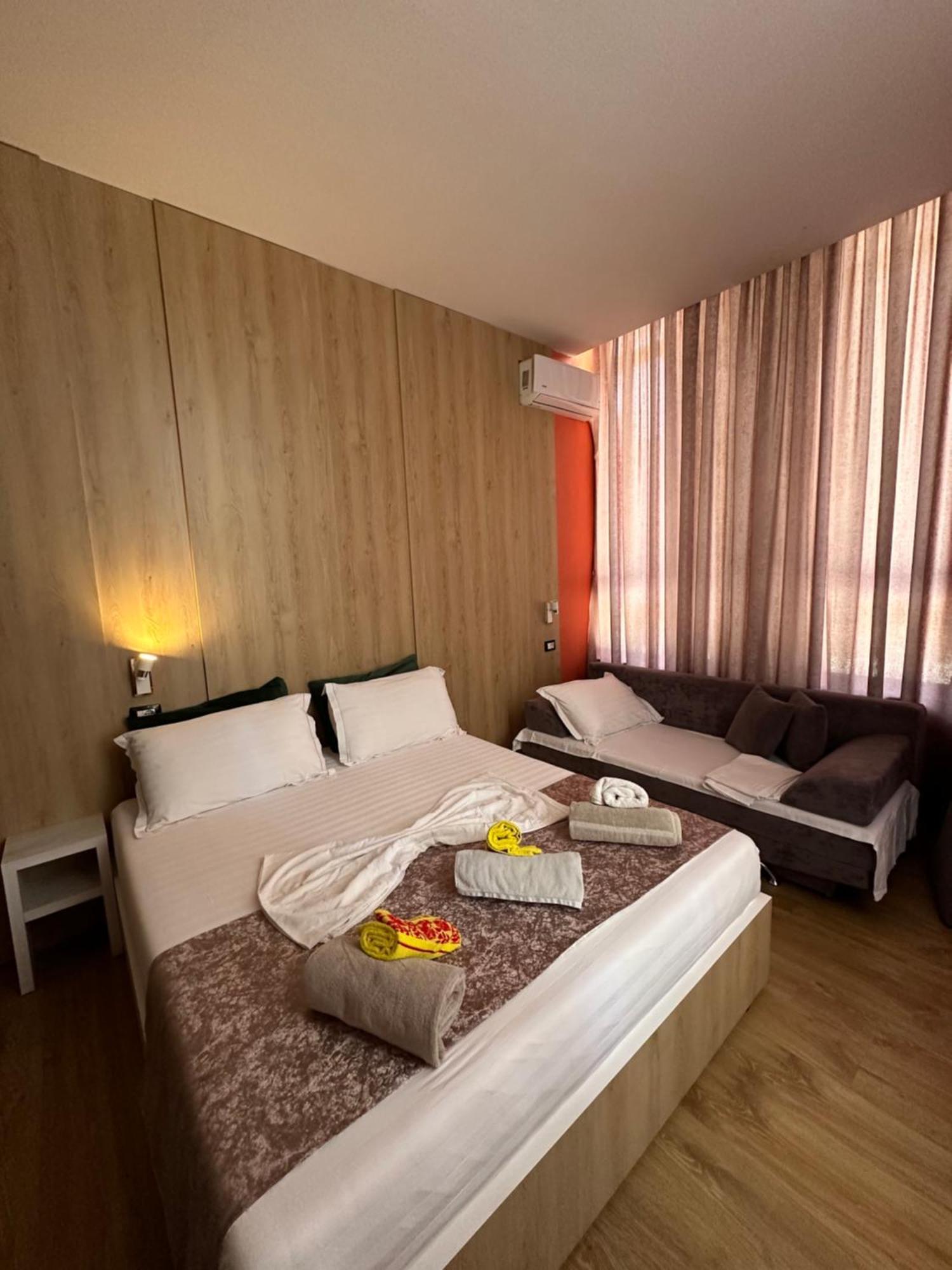 Colombia Apartments&Rooms Durrës Exterior foto